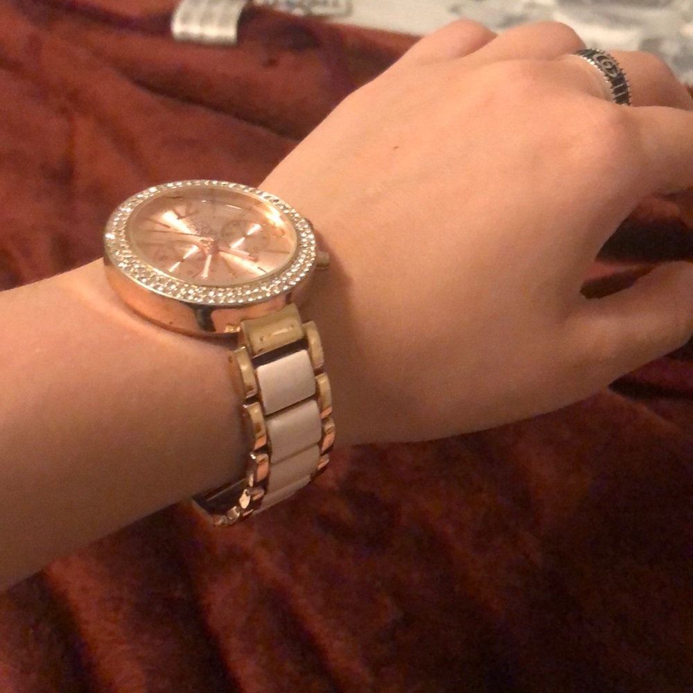 Watch - Picture 2 of 4